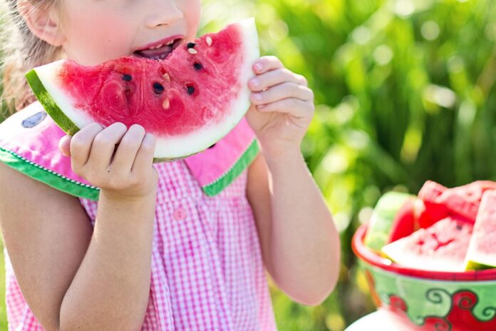 How to encourage healthy eating habits in young children